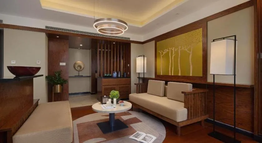 BaoHua Harbour View Hotel