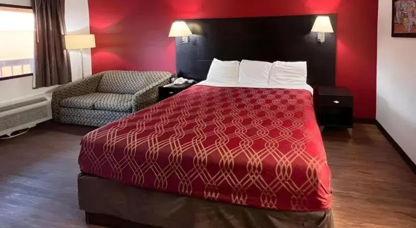 Bed in Econo Lodge Inn & Suites I-20, exit 73 Bed in Econo Lodge Inn & Suites I-20, exit 73