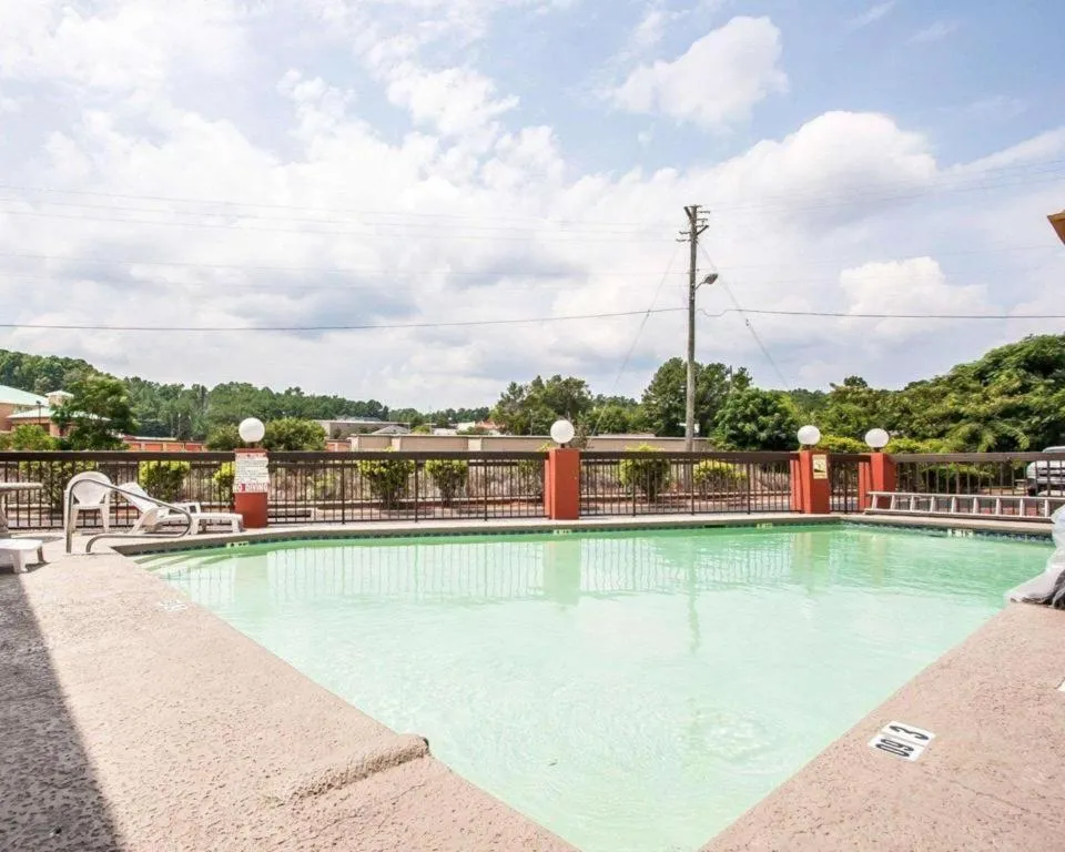 Econo Lodge Inn & Suites Tuscaloosa I-20