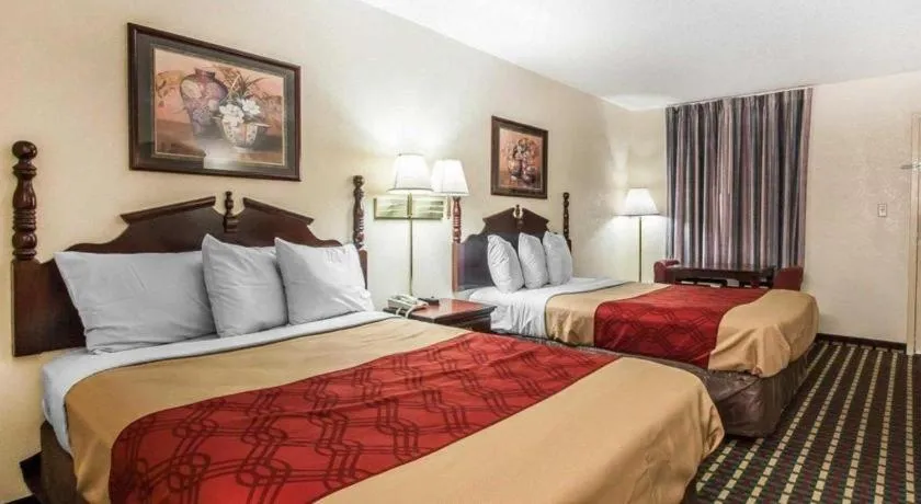 Bed in Econo Lodge Inn & Suites Tuscaloosa I-20
