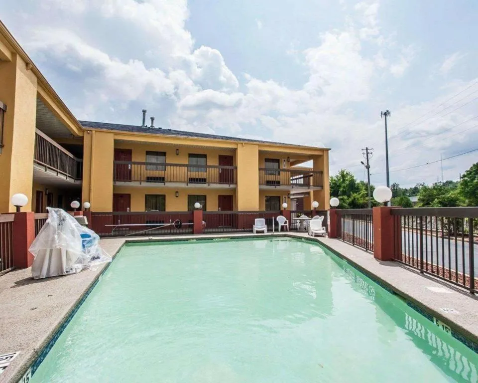 Econo Lodge Inn & Suites Tuscaloosa I-20