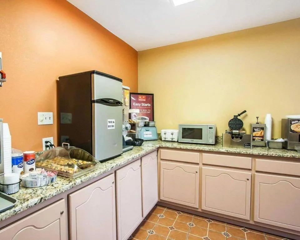 Econo Lodge Inn & Suites Tuscaloosa I-20