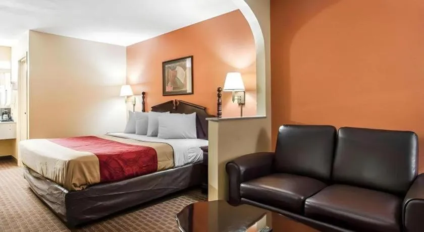 Bed in Econo Lodge Inn & Suites Tuscaloosa I-20
