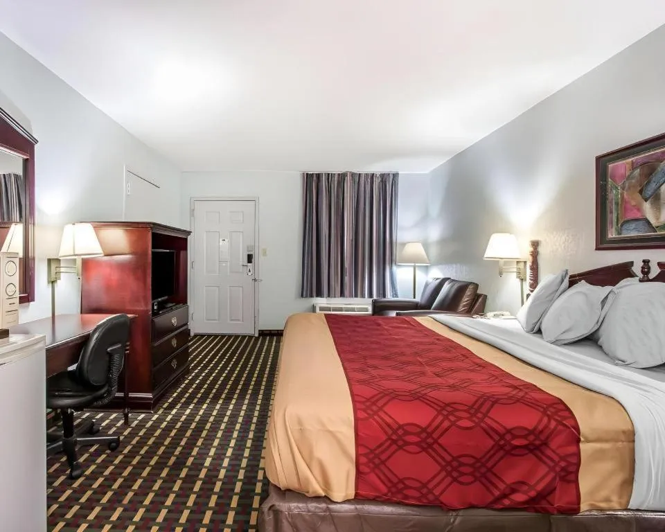 Bed in Econo Lodge Inn & Suites Tuscaloosa I-20