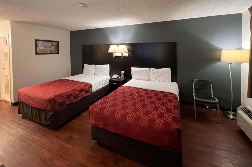 Bed in Econo Lodge Inn & Suites Tuscaloosa I-20