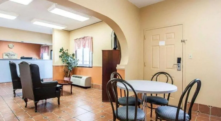 Econo Lodge Inn & Suites Tuscaloosa I-20