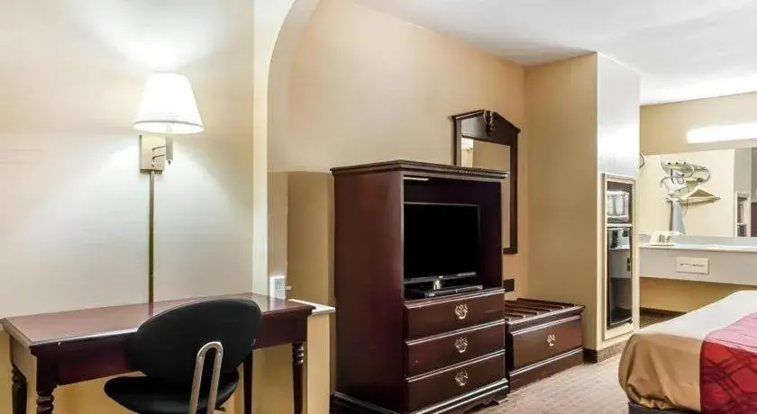 Bed in Econo Lodge Inn & Suites I-20, exit 73 Bed in Econo Lodge Inn & Suites I-20, exit 73