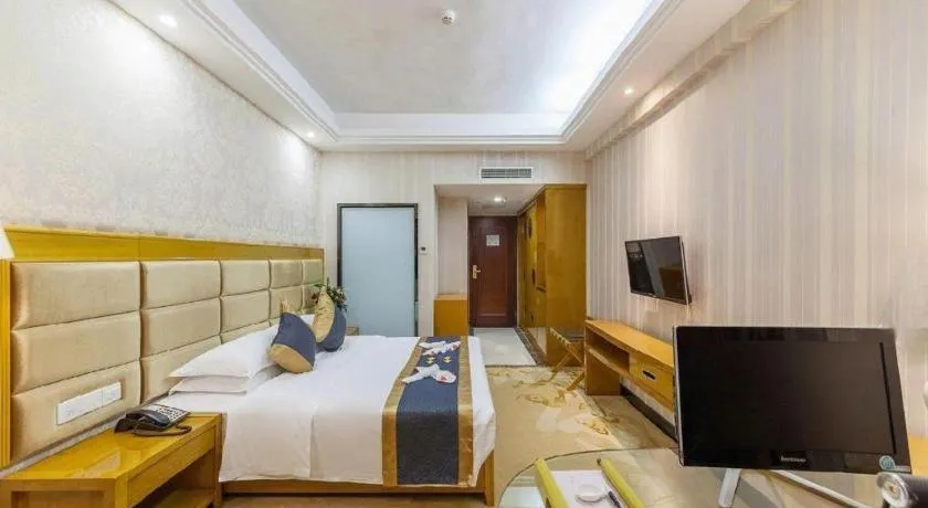 Bed in Xiamen Plaza Hotel