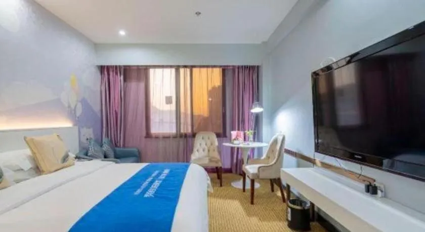 Bed in Xiamen Plaza Hotel