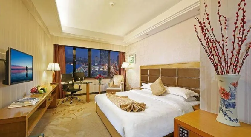 Bed in Xiamen Plaza Hotel