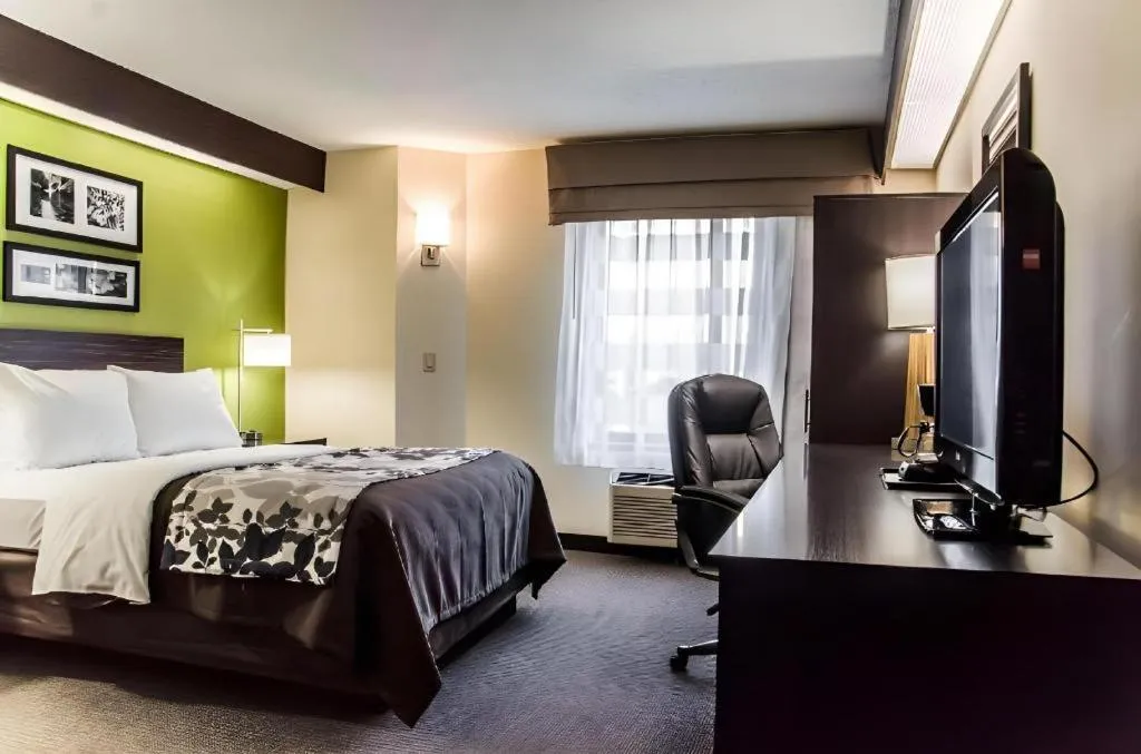 Bed in Sleep Inn Airport - Billy Graham Parkway