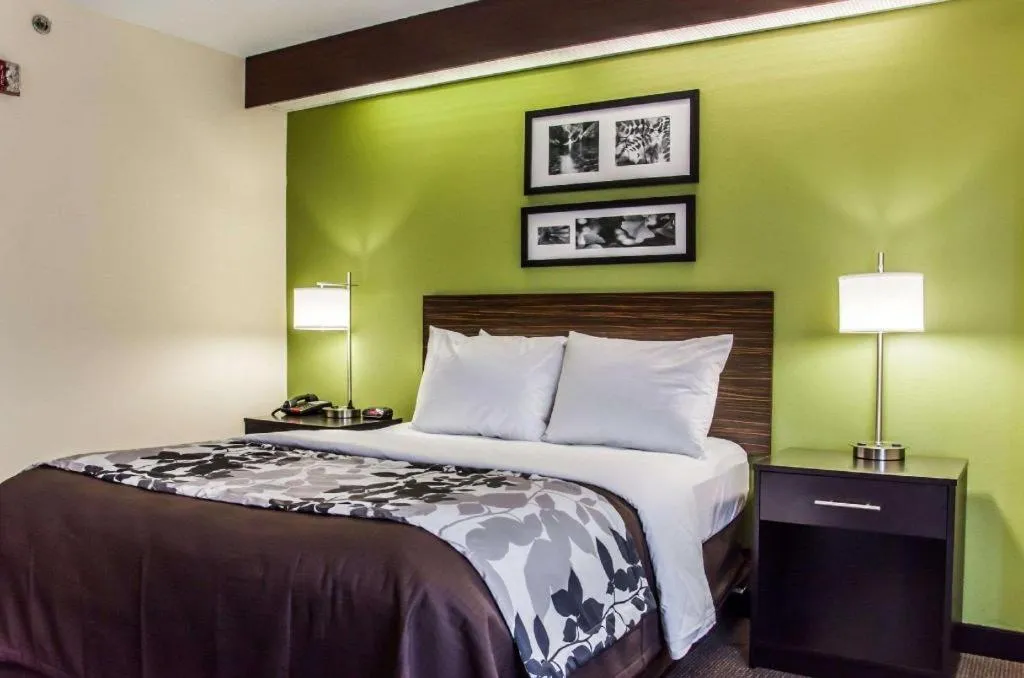 Bed in Sleep Inn Airport - Billy Graham Parkway