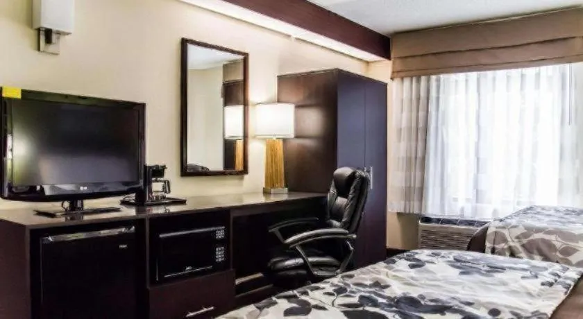 Bed in Sleep Inn Airport - Billy Graham Parkway