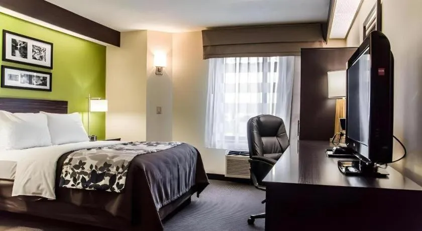 Bed in Sleep Inn Airport - Billy Graham Parkway