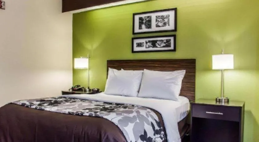 Bed in Sleep Inn Airport - Billy Graham Parkway