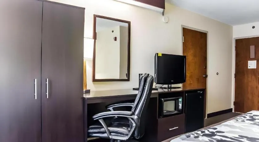 Bed in Sleep Inn Airport - Billy Graham Parkway