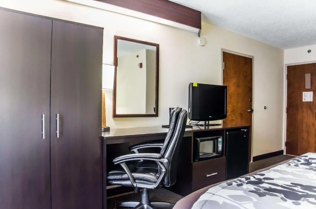 Bed in Sleep Inn Airport - Billy Graham Parkway