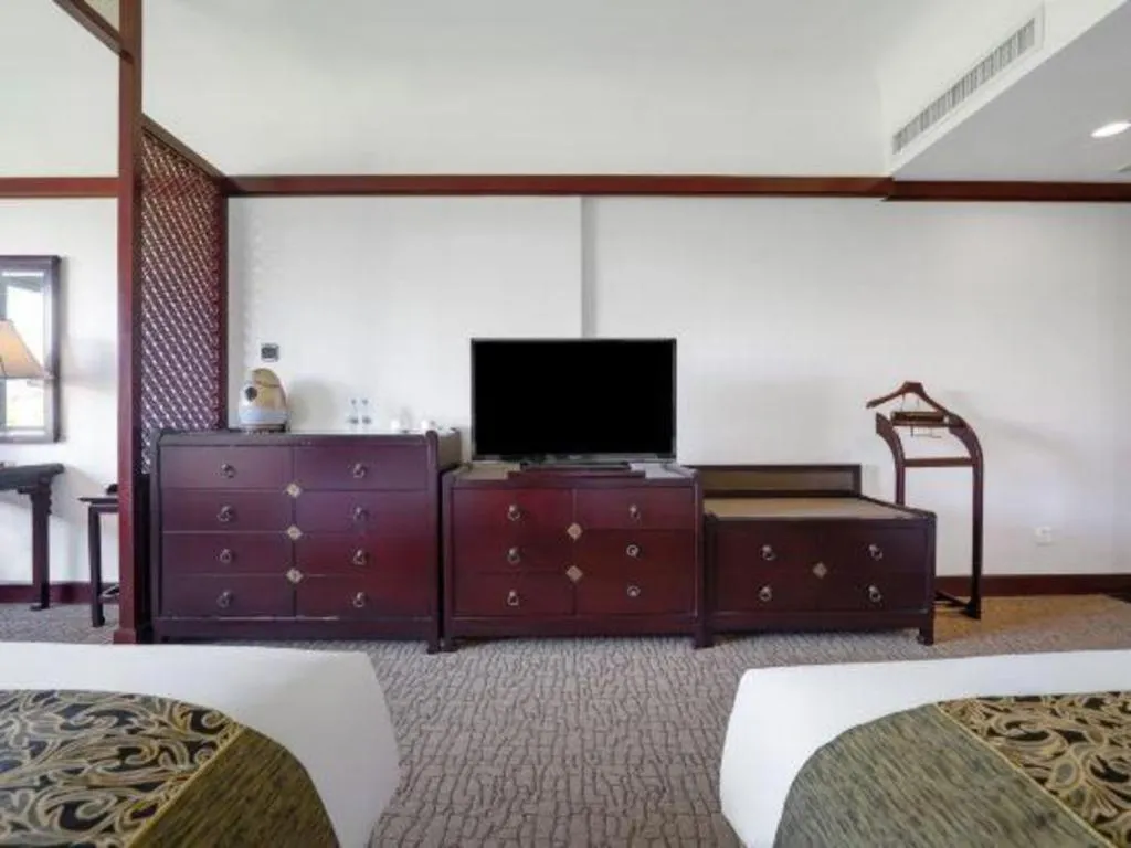 Bed in Wonderport International Hotel
