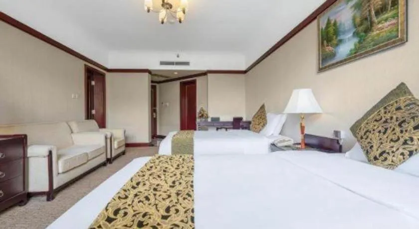 Bed in Wonderport International Hotel