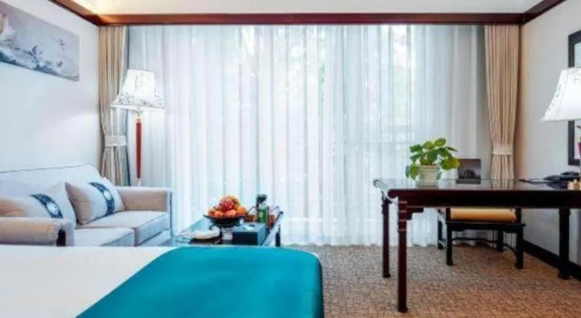 Bed in Wonderport International Hotel