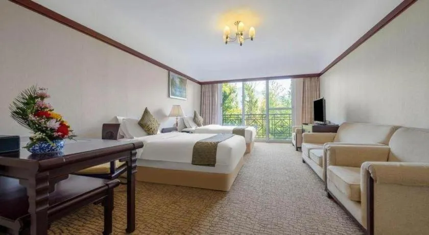 Bed in Wonderport International Hotel