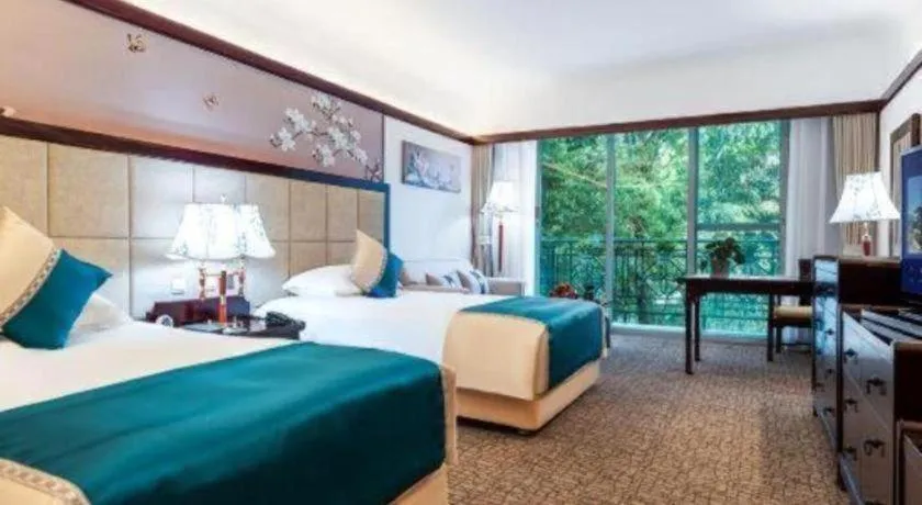 Bed in Wonderport International Hotel