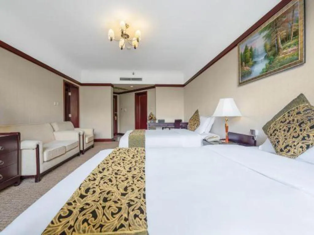 Bed in Wonderport International Hotel