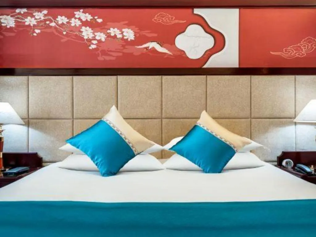 Bed in Wonderport International Hotel