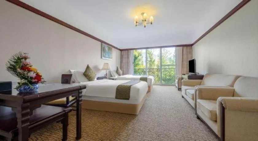 Bed in Wonderport International Hotel