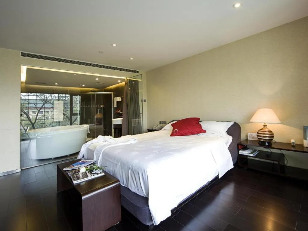 Bed in Hotel Kapok Wangfujing