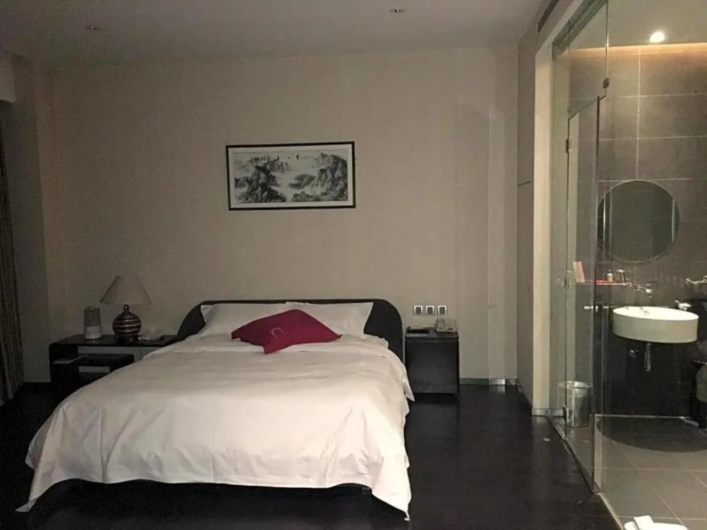 Bed in Hotel Kapok Wangfujing