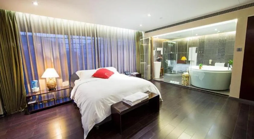 Bed in Hotel Kapok Wangfujing