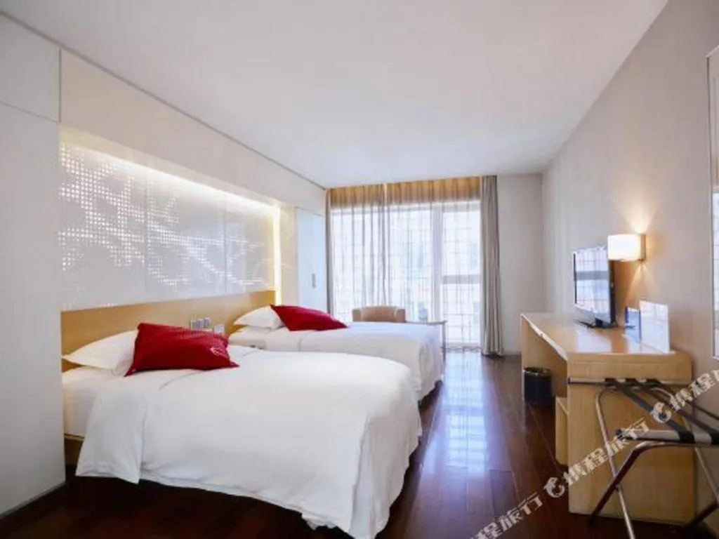 Bed in Hotel Kapok Wangfujing