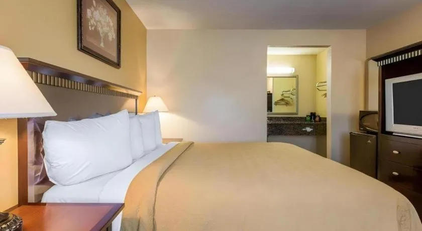 Bed in Quality Inn San Bernardino - Loma Linda