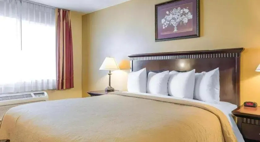 Bed in Quality Inn San Bernardino - Loma Linda Bed in Quality Inn San Bernardino - Loma Linda