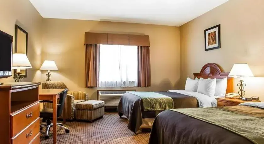 Bed in Quality Inn Bed in Quality Inn