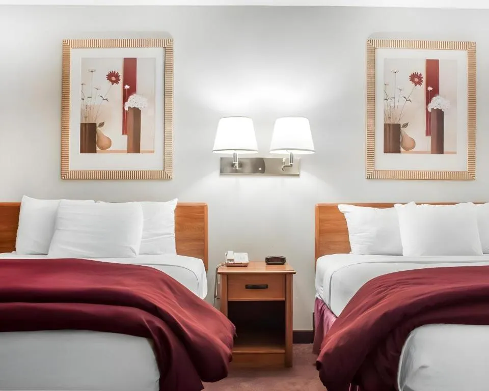 Bed in Econo Lodge Ithaca Airport