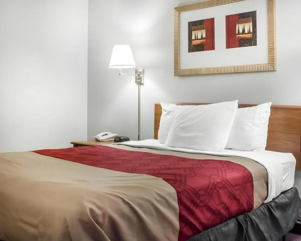 Bed in Econo Lodge Ithaca Airport