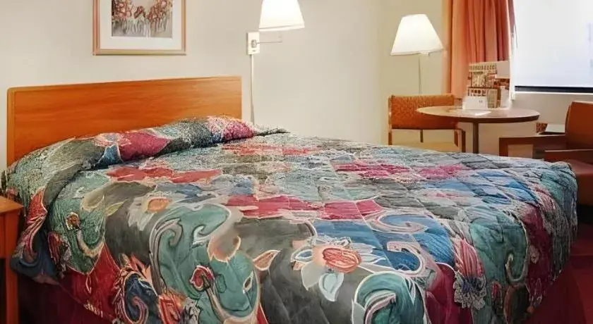 Bed in Econo Lodge Ithaca Airport Bed in Econo Lodge Ithaca Airport