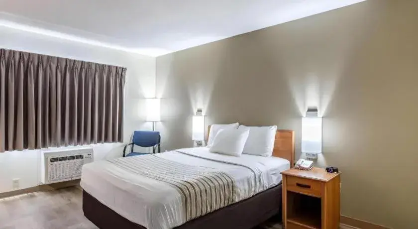 Bed in Econo Lodge Ithaca Airport Bed in Econo Lodge Ithaca Airport