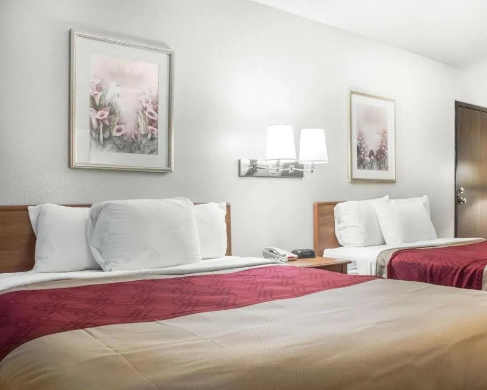 Bed in Econo Lodge Ithaca Airport