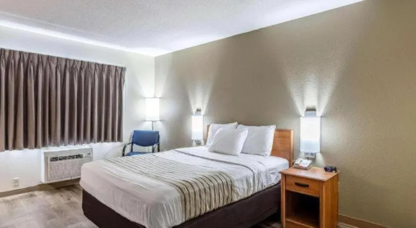 Bed in Econo Lodge Ithaca Airport