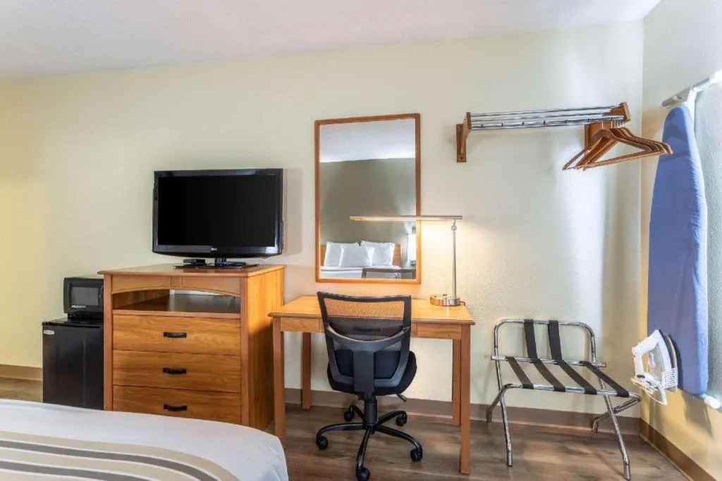 Bed in Econo Lodge Ithaca Airport