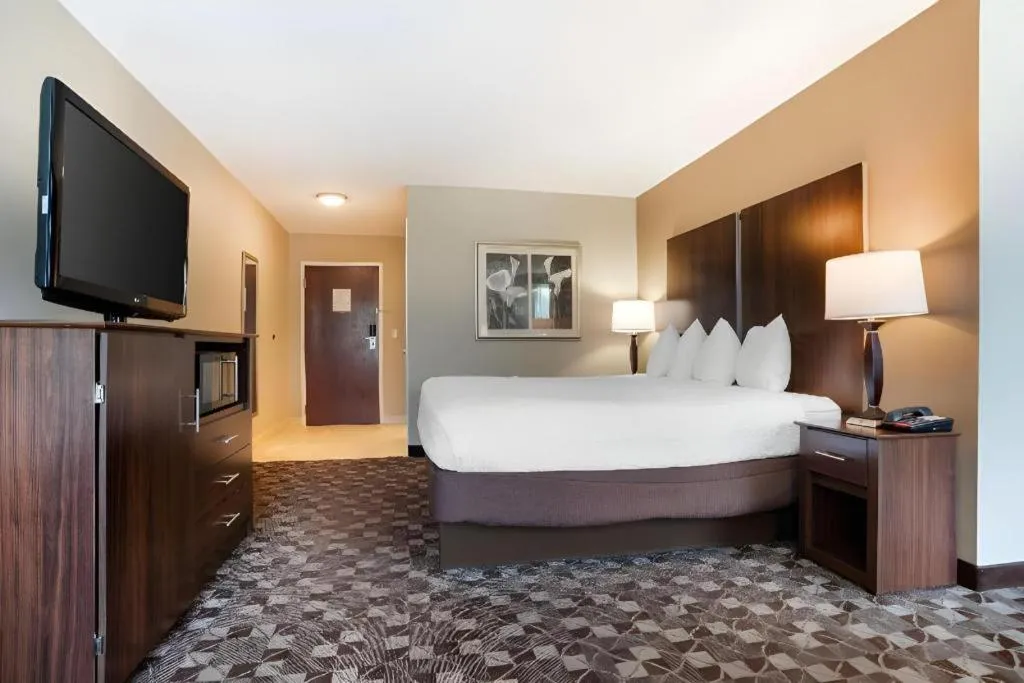 Bed in Best Western Plus Oak Mountain Inn