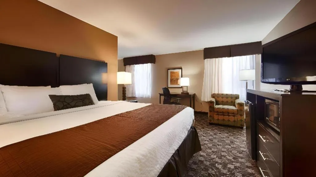 Bed in Best Western Plus Oak Mountain Inn