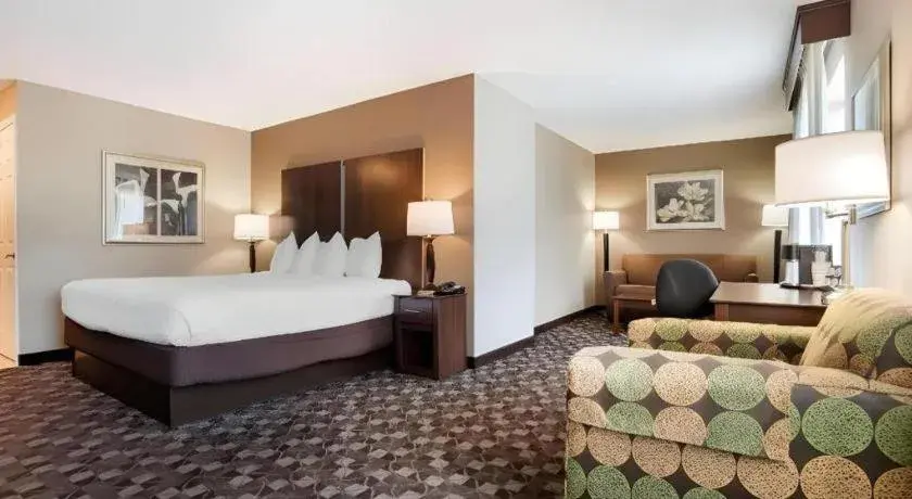 Bed in Best Western Plus Oak Mountain Inn Bed in Best Western Plus Oak Mountain Inn