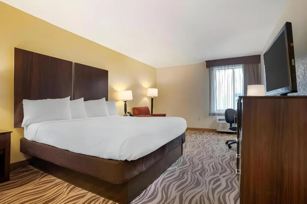 Bed in Best Western Plus Oak Mountain Inn