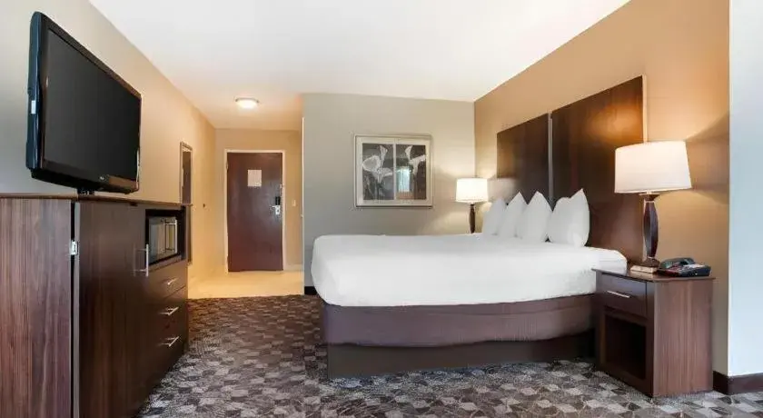 Bed in Best Western Plus Oak Mountain Inn Bed in Best Western Plus Oak Mountain Inn