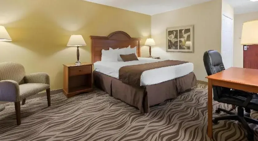 Bed in Best Western Plus Oak Mountain Inn Bed in Best Western Plus Oak Mountain Inn
