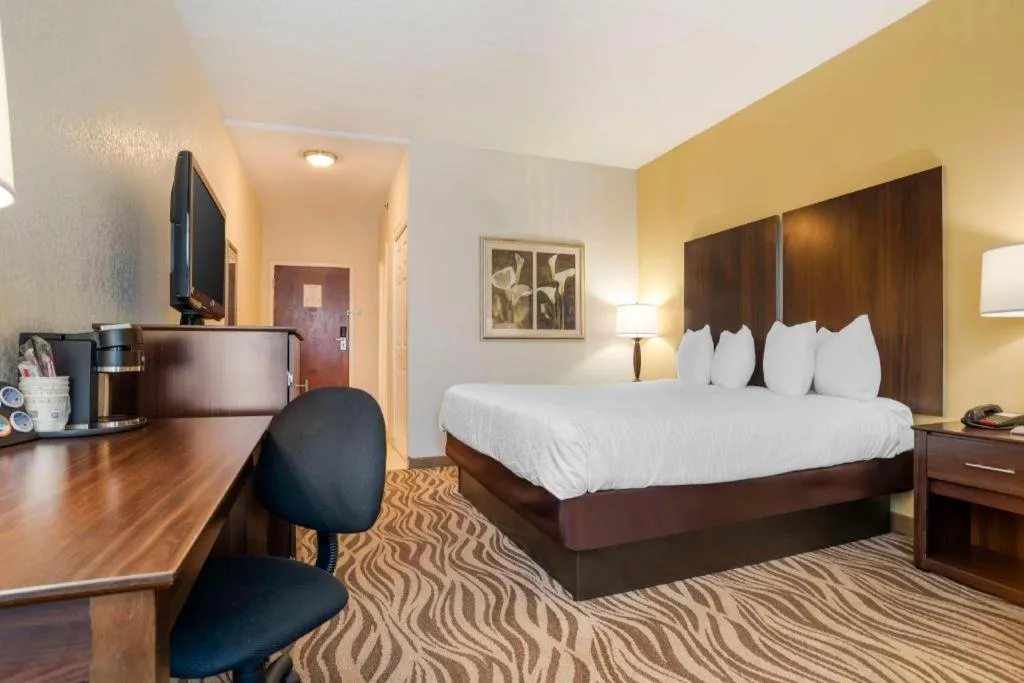 Bed in Best Western Plus Oak Mountain Inn